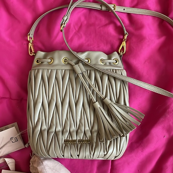 Authentic Miu Miu Matelassé Nappa Leather Mini Bucket Bag (2021) - Picture 3 of 4